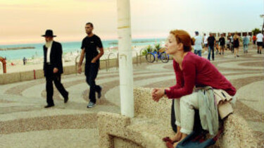 Hanna an der Strandpromenade in Tel Aviv
