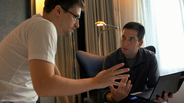 Szenenbild: Poitras und der Journalist Glenn Greenwald bei der Arbeit